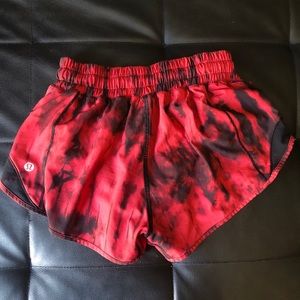Lululemon Hottie Hot Short II 2.5”